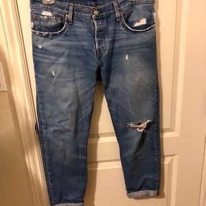 Tapered Levi’s vintage looking mom jeans
